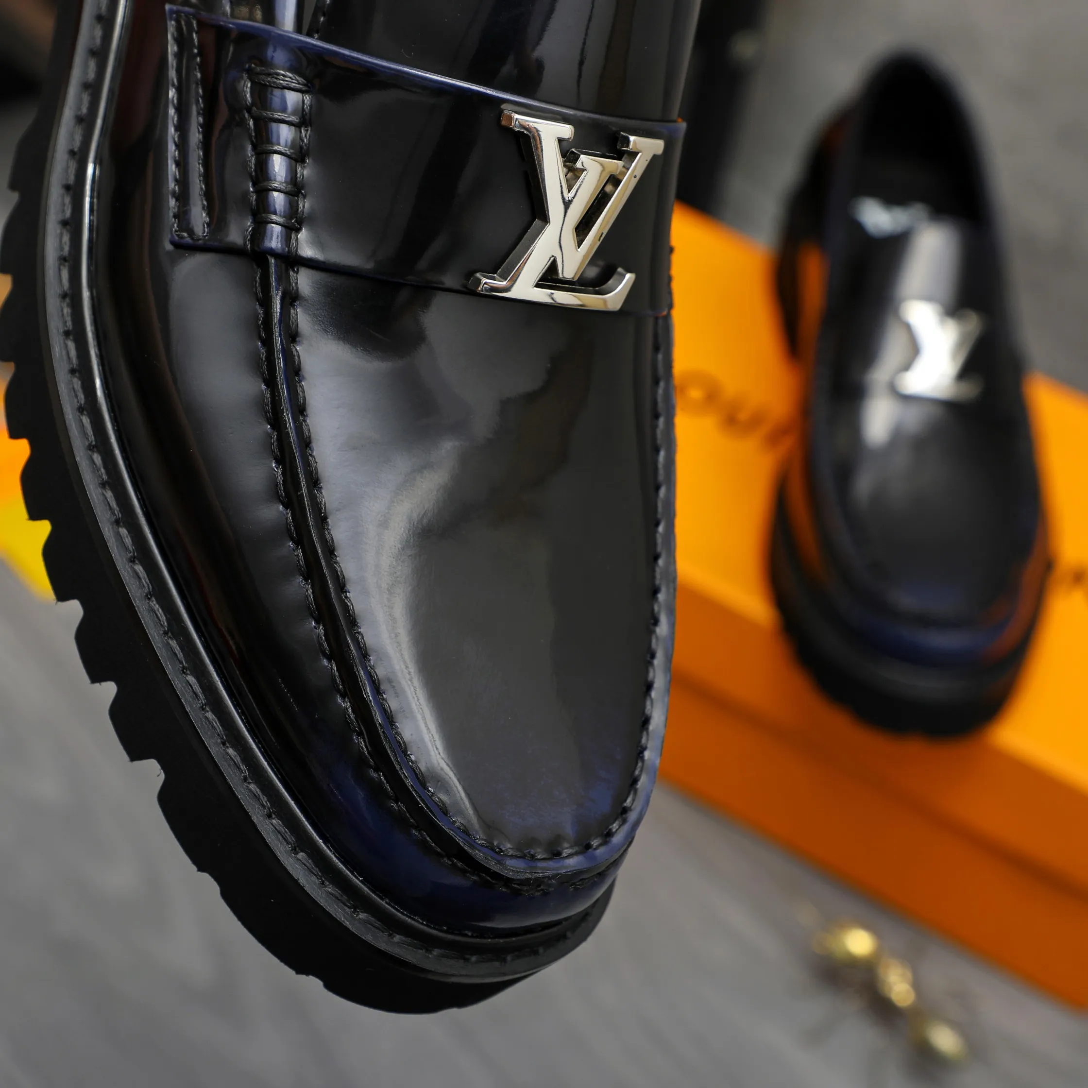 Men's shoes 💰p480 Product trademark: LV (Louis Vuitton) business slip-on leather shoes Regular size: 38-45 (45 is custom-made and non-returnable) Product materials: Selected high-quality color-brushed cowhide upper, cowhide lining, original rubber outsole